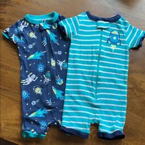 2 pack of Carter’s space shorts zip pajamas 12m